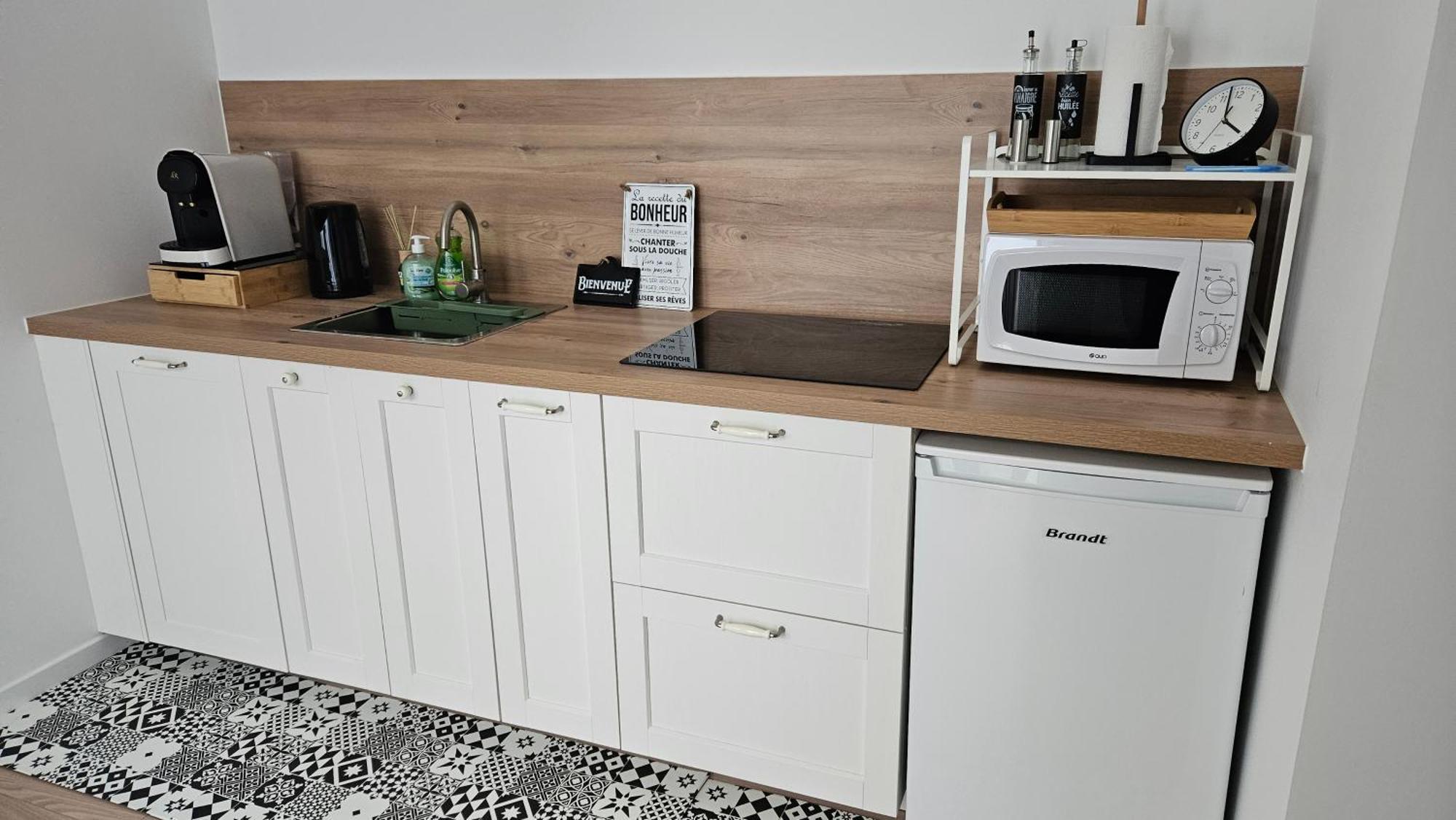 Apartment Sur Cour / 10 Min Du Stade Et De La Gare *